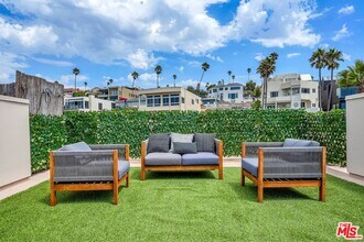 7301 Vista Del Mar in Los Angeles, CA - Building Photo - Building Photo