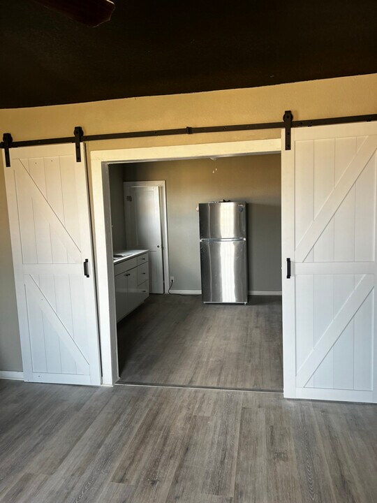 112 Wheeler Ave, Unit 1 in Center, TX - Foto de edificio