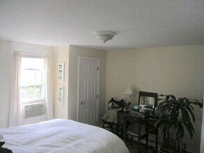 316 Conant Rd, Unit 1 in Weston, MA - Building Photo - Building Photo