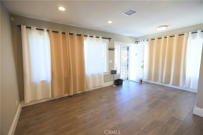 property at 126 N Saratoga St