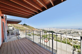 67 Parkridge Dr, Unit 0 in San Francisco, CA - Foto de edificio - Building Photo