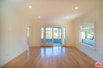 802 E Kensington Rd in Los Angeles, CA - Building Photo - Building Photo