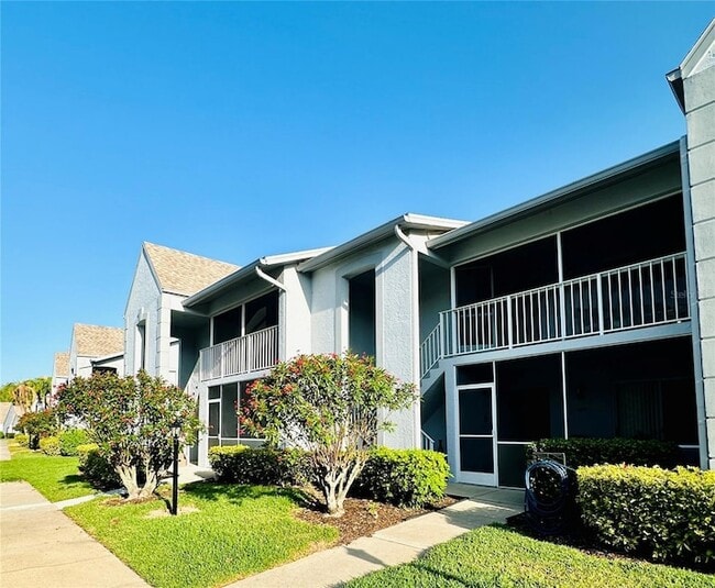 6713 Stone River Rd, Unit 202 in Bradenton, FL - Foto de edificio - Building Photo