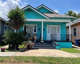 2510 St Anthony St in New Orleans, LA - Building Photo