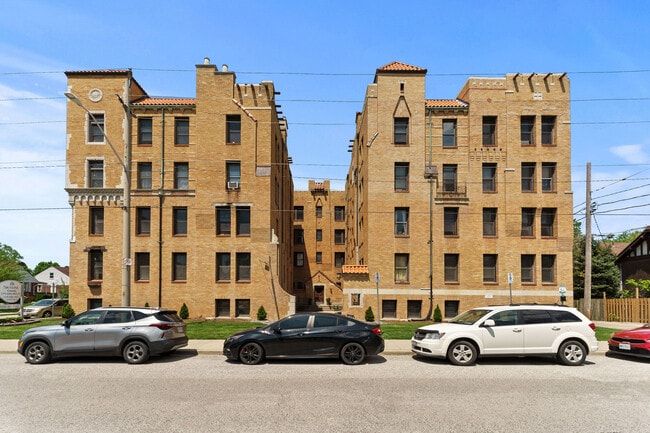 Granada Apartments in Windsor, ON - Building Photo - Building Photo