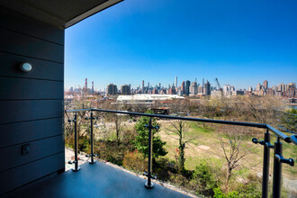 Vernon Tower in Long Island City, NY - Building Photo - Building Photo