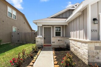 5735 Prairie Chapel Rd in Katy, TX - Building Photo - Building Photo