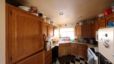 1250 SW Heller St in Oak Harbor, WA - Building Photo - Building Photo