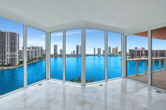 3370 Hidden Bay Dr in Aventura, FL - Building Photo - Building Photo