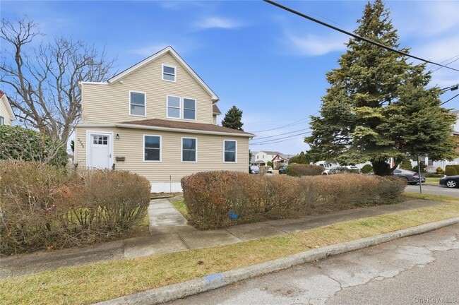 property at 2984 Dorlon Pl