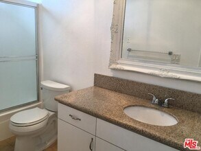 11645 Montana Ave-Unit -332 in Los Angeles, CA - Building Photo - Building Photo