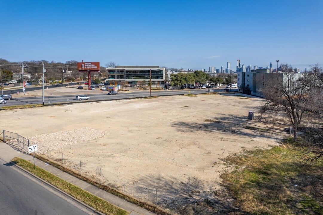 Zephyr Residences in Austin, TX - Building Photo
