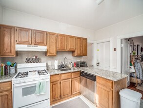 318 Beacon St, Unit 1 in Somerville, MA - Foto de edificio - Building Photo