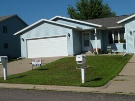 979 11th Ave S, Unit 979 in Onalaska, WI - Building Photo