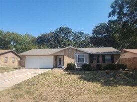 6401 Melinda Dr in Forest Hill, TX - Building Photo