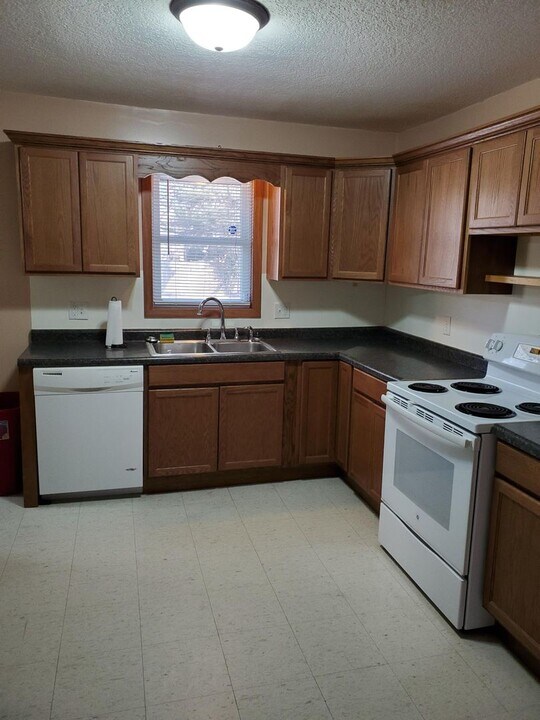 742 S Fountain St in Wichita, KS - Building Photo