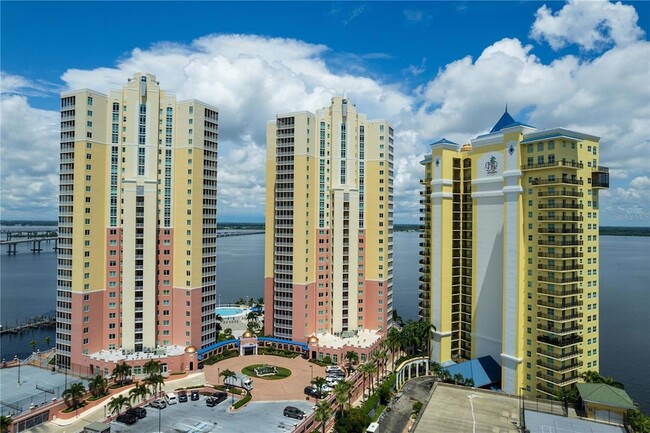 2743 First St, Unit NH3-326 in Ft. Myers, FL - Building Photo - Building Photo