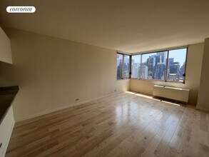350 W 50th St in New York, NY - Building Photo - Building Photo