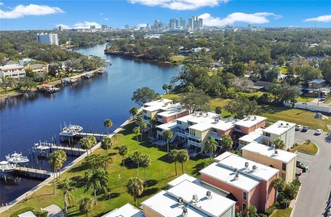 2424 W Tampa Bay Blvd, Unit Riverfront Boater's Parad in Tampa, FL - Building Photo - Building Photo