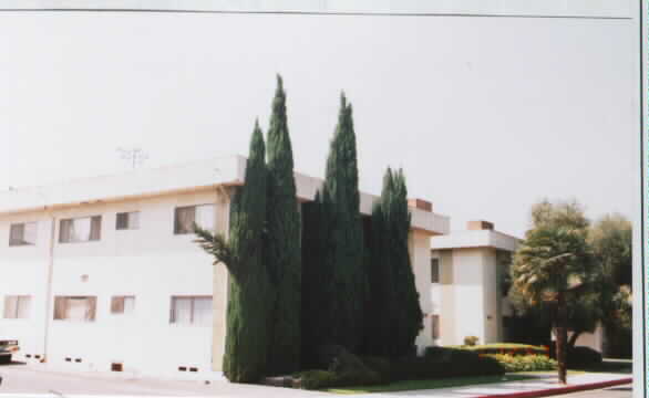 8708 E 5th St in Downey, CA - Foto de edificio - Building Photo