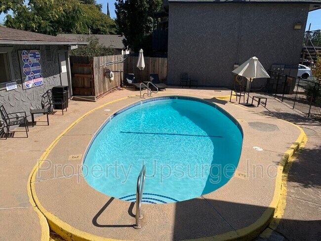 The Peaks in Redding, CA - Foto de edificio - Building Photo