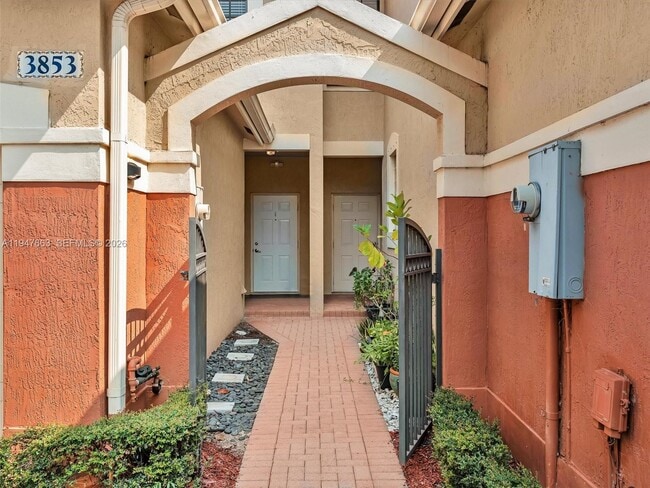 3853 Tree Top Dr in Weston, FL - Building Photo - Building Photo