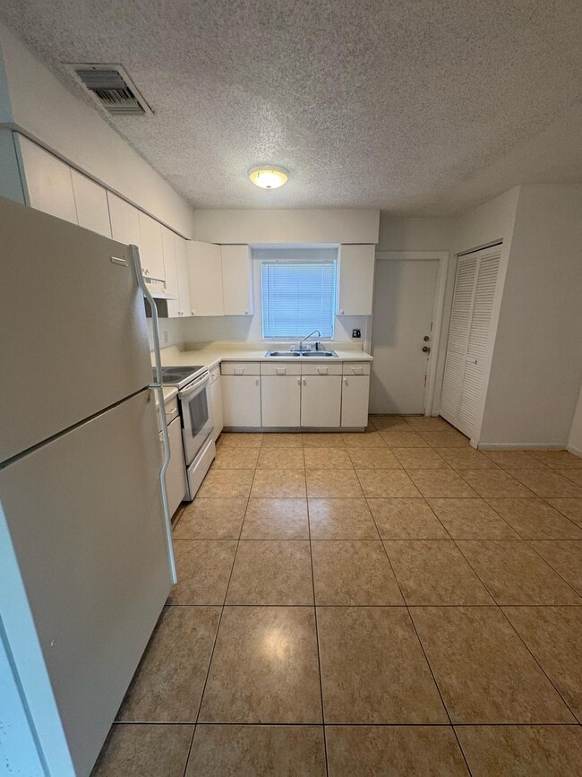 1480 NW 19th Ct in Fort Lauderdale, FL - Building Photo - Building Photo
