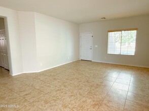6343 W Admiral Way in Florence, AZ - Foto de edificio - Building Photo