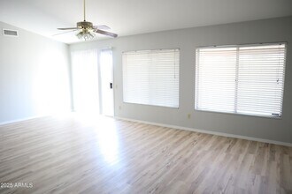8650 W Greenbrian Dr in Peoria, AZ - Building Photo - Building Photo