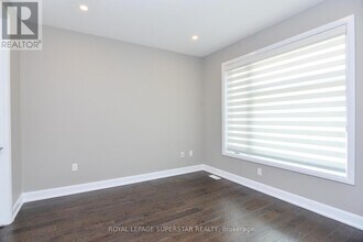 236 Cherryhurst Rd in Oakville, ON - Building Photo - Building Photo