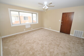 32 N Main St-Unit -1S in Glen Ellyn, IL - Foto de edificio - Building Photo