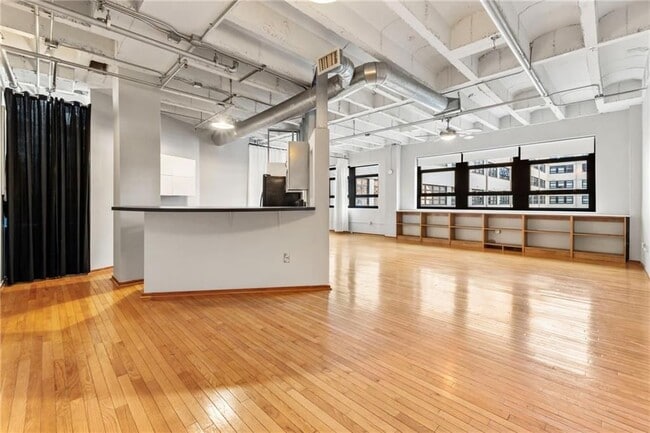 property at 878 Peachtree St NE