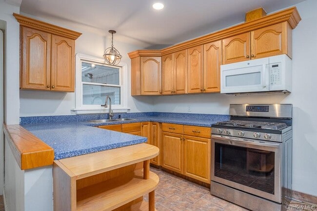 17 Old Lake Rd in Congers, NY - Building Photo - Building Photo