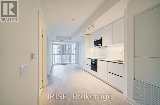 110 Broadway Ave in Toronto, ON - Building Photo - Building Photo