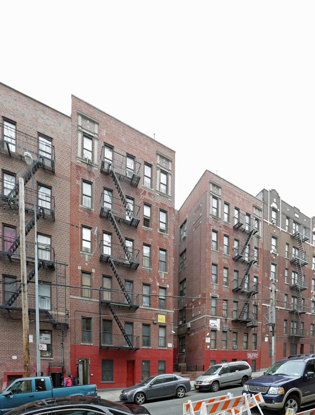 2705 Marion Ave in Bronx, NY - Foto de edificio - Building Photo