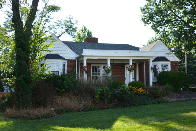 8340 Plainfield Rd in Deer Park, OH - Building Photo - Building Photo