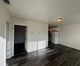2838 El Nido Dr, Unit Back Unit in Altadena, CA - Building Photo - Building Photo
