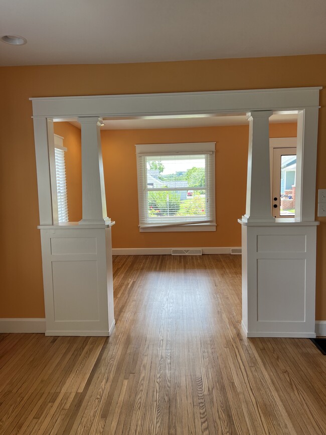 549 S Lincoln St in Bloomington, IN - Foto de edificio - Building Photo