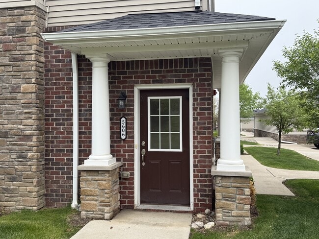 5606 Arbor Chase Dr in Ann Arbor, MI - Building Photo - Building Photo
