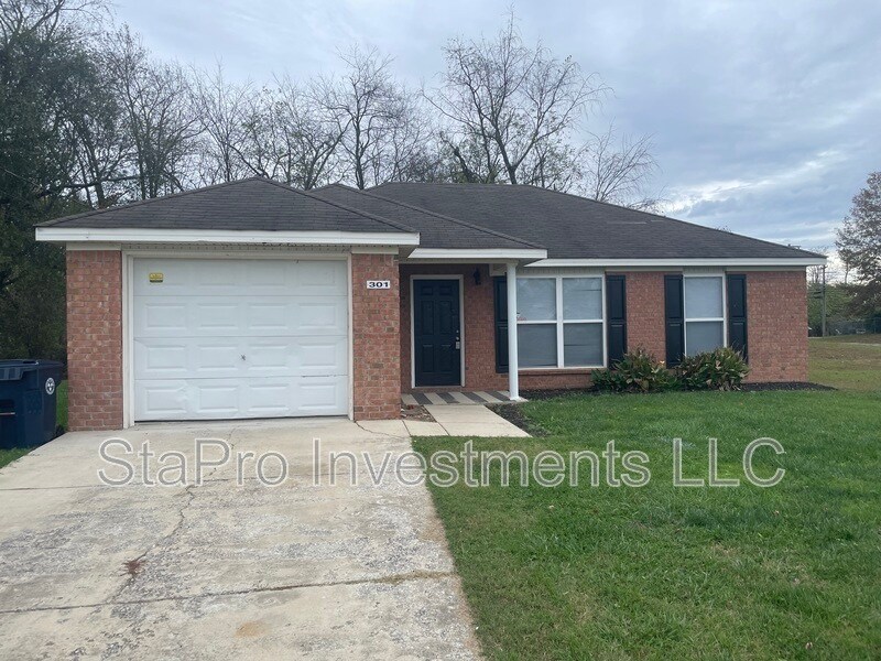 240 Hayes Ct in Smithville, TN - Foto de edificio