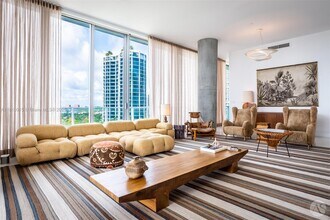 2675 S Bayshore Dr in Miami, FL - Building Photo - Building Photo