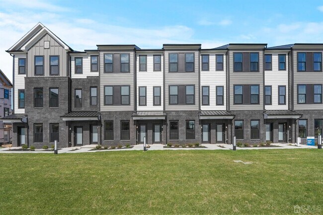 210 Lyla Ln in New Brunswick, NJ - Building Photo - Building Photo