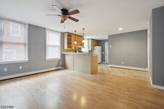 92 Windsor St in Kearny, NJ - Building Photo - Building Photo