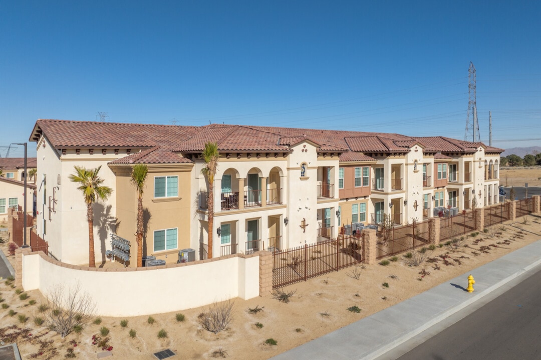 Eagle Villas in Hesperia, CA - Foto de edificio