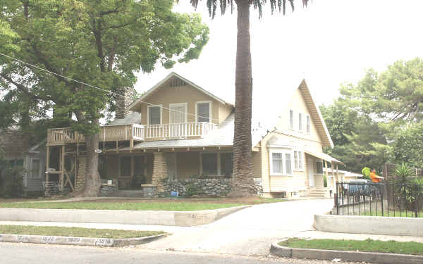 1818 N Summit Ave in Pasadena, CA - Foto de edificio