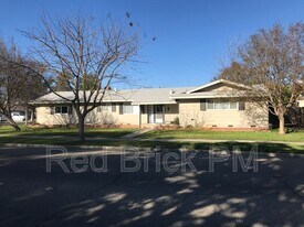635 E Brookdale Dr in Merced, CA - Building Photo