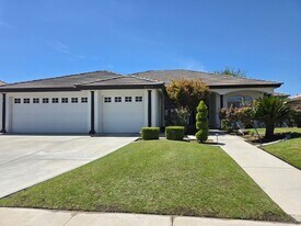 8309 Waterfield Dr in Bakersfield, CA - Building Photo