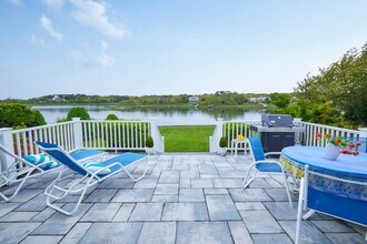 53 Far Pond Rd in Southampton, NY - Building Photo - Building Photo