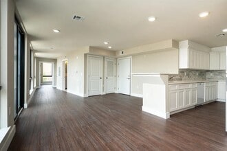 242 Beacon Ave, Unit 202 in Jersey City, NJ - Building Photo - Building Photo