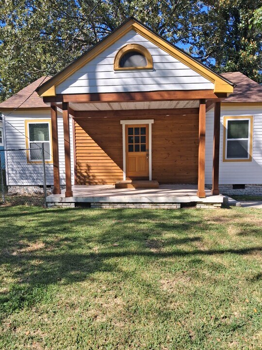 414 Downing St in Jackson, MS - Building Photo